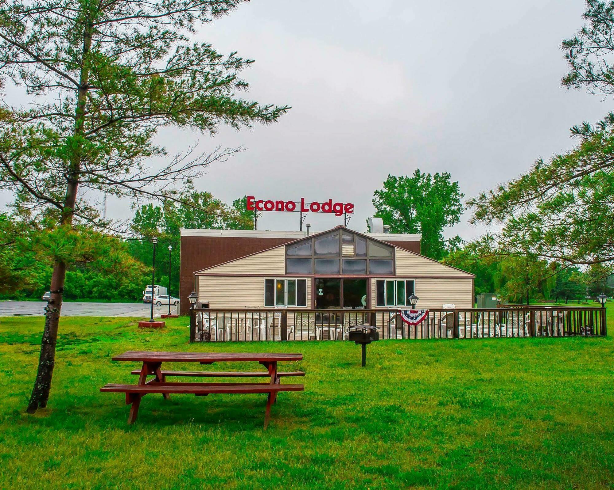 Hotel Adirondack Efficiencies Watertown Esterno foto