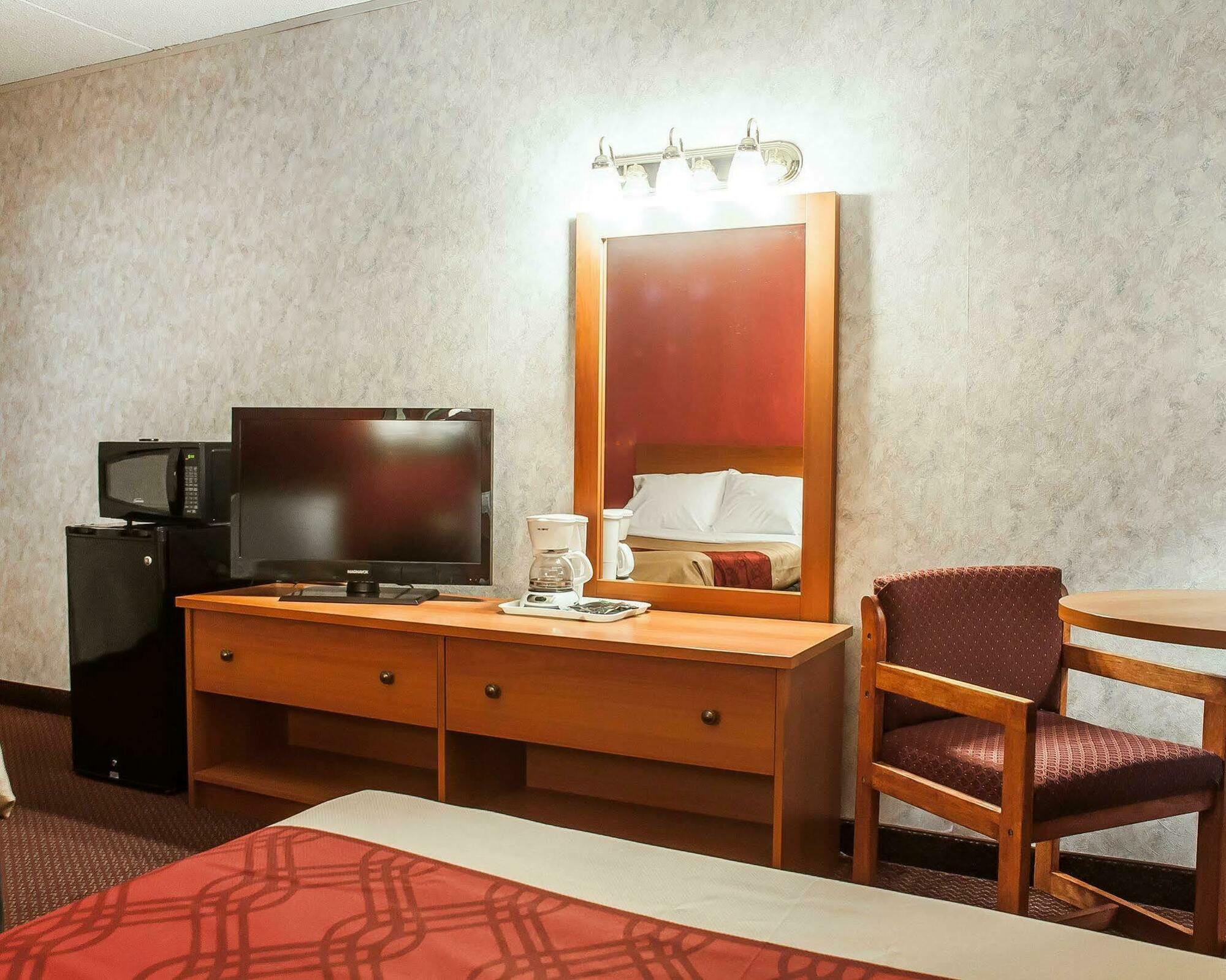 Hotel Adirondack Efficiencies Watertown Esterno foto